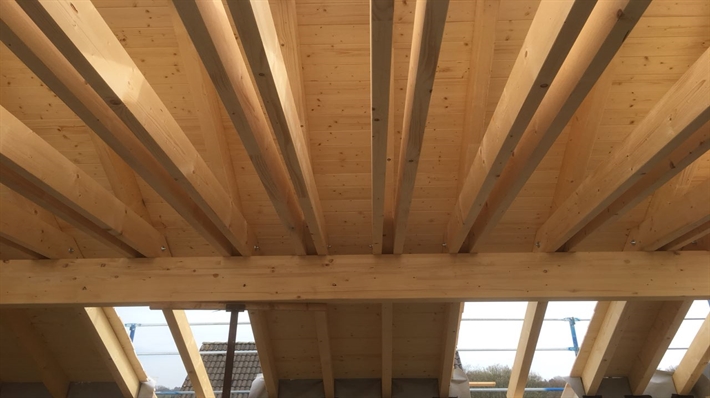 Neuer Dachstuhl aus Holz in Leverkusen
